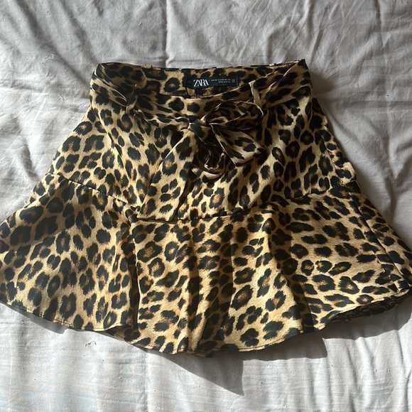 Xs zara leopard print skirt (shorts inside) worn once - Picture 6 of 8